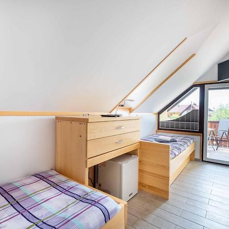 Apartment & Room Pristov ゴレンスカ地方 エクステリア 写真