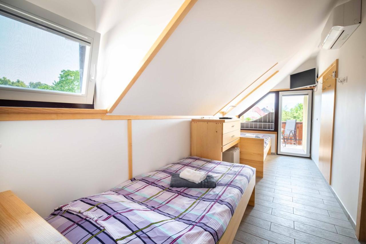 Apartment & Room Pristov ゴレンスカ地方 エクステリア 写真