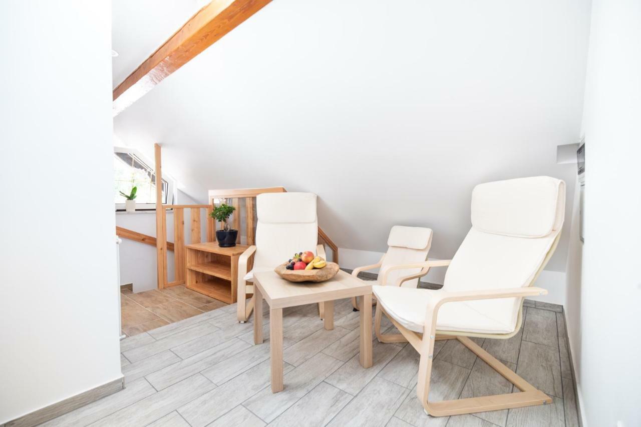 Apartment & Room Pristov ゴレンスカ地方 エクステリア 写真